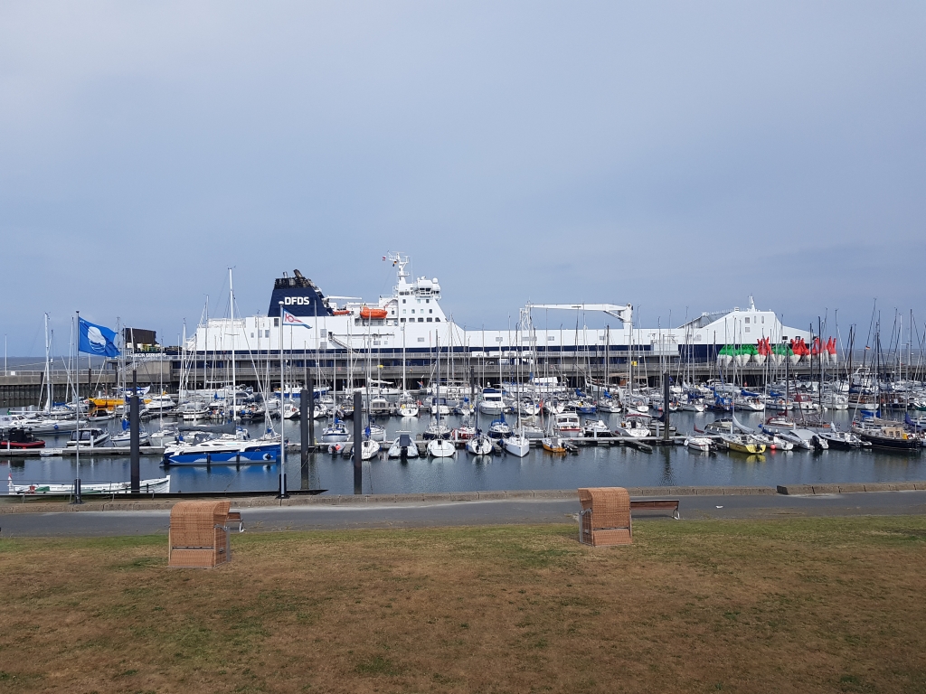 Blick auf den Hafen vom Regattaverein Cuxhaven